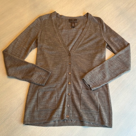 Fenn Wright Manson 100% Merino Wool Brown V Neck Button Cardigan Sweater Size M - Picture 5 of 11